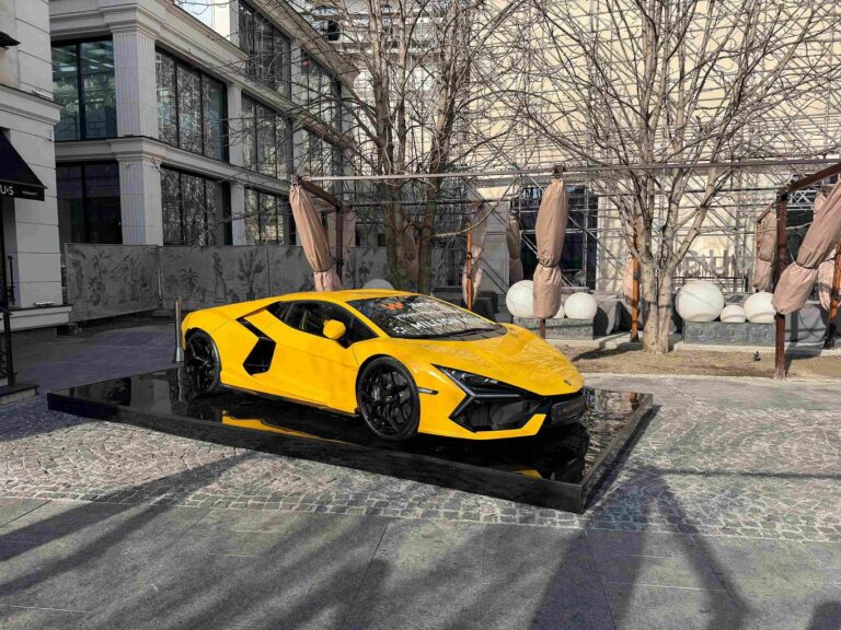 Установка автоподиума для Lamborghini Revuelto